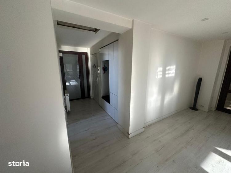 Apartament cu 3 camere decomandat, mobilat în Rovine