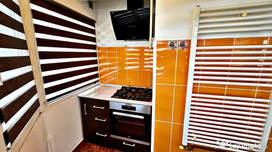 Apartament cu 3 camere decomandat în Far