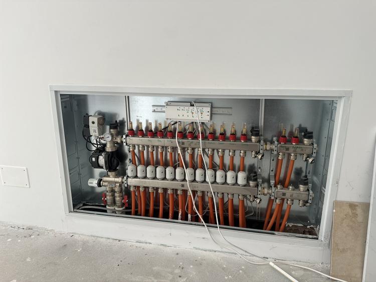 Casă individuală cu 7 camere semidecomandat cu Canalizare în Corbeanca