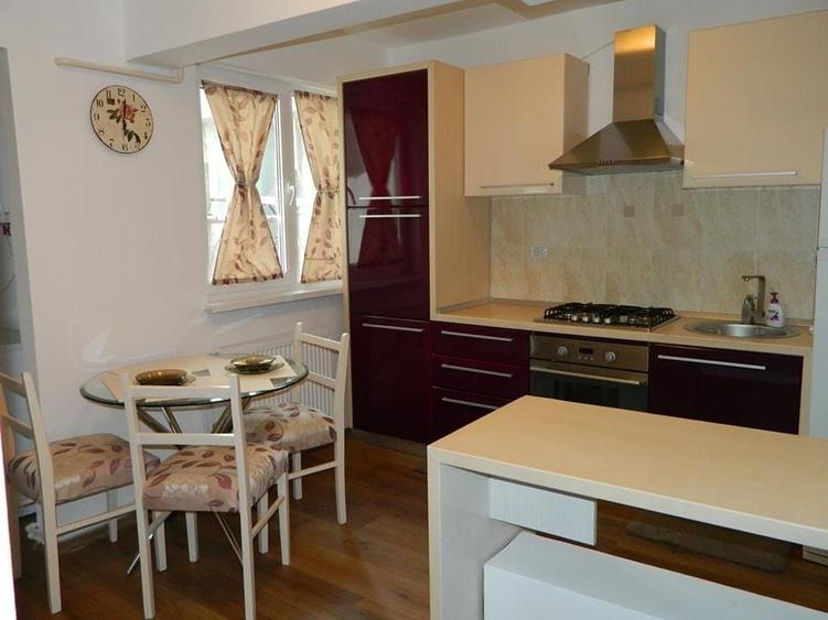 Apartament cu 3 camere decomandat în Piața Unirii