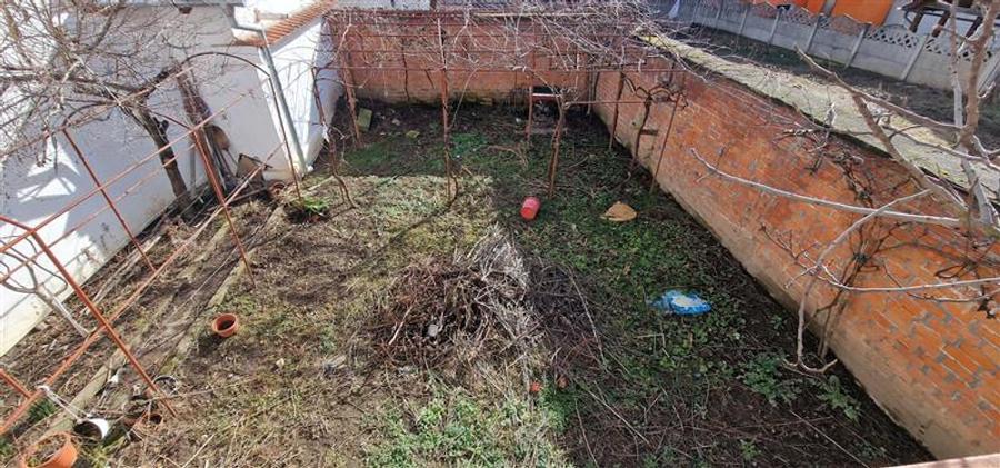 Casă individuală cu 18 camere cu Canalizare în Ultracentral