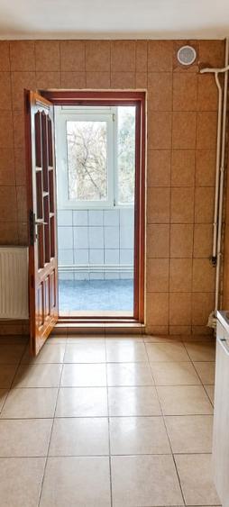 Apartament cu 3 camere decomandat în Micro 21