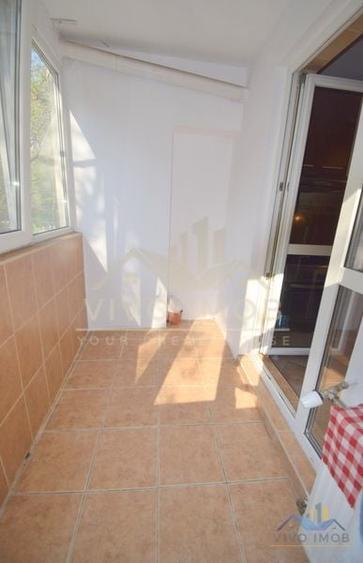 Apartament cu 3 camere semidecomandat în Titan