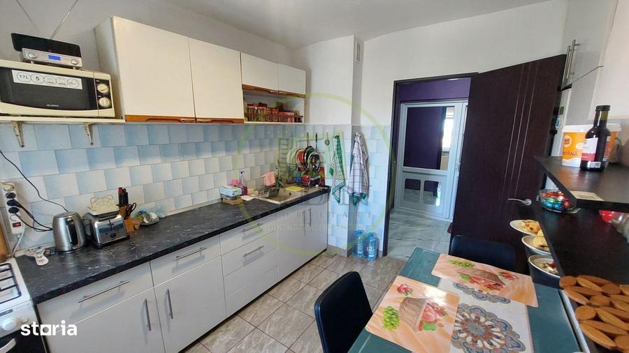Apartament cu 4 camere decomandat, mobilat în Craiovița Nouă