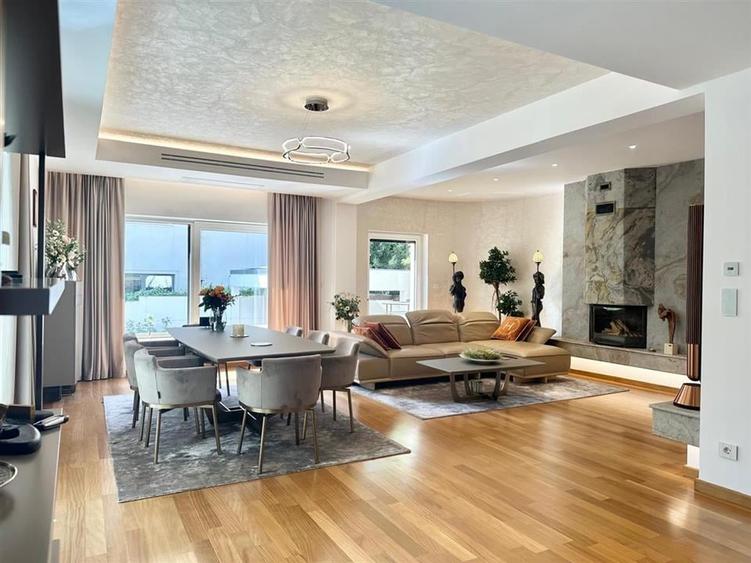 Casă individuală cu 7 camere cu Piscina în Primăverii