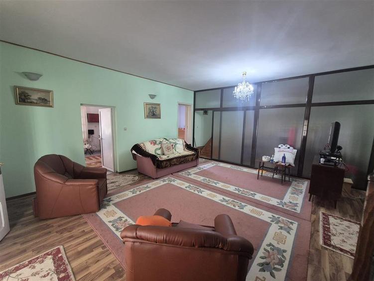 Casă cu 4 camere cu Teren 1004 Mp în Vărsătura