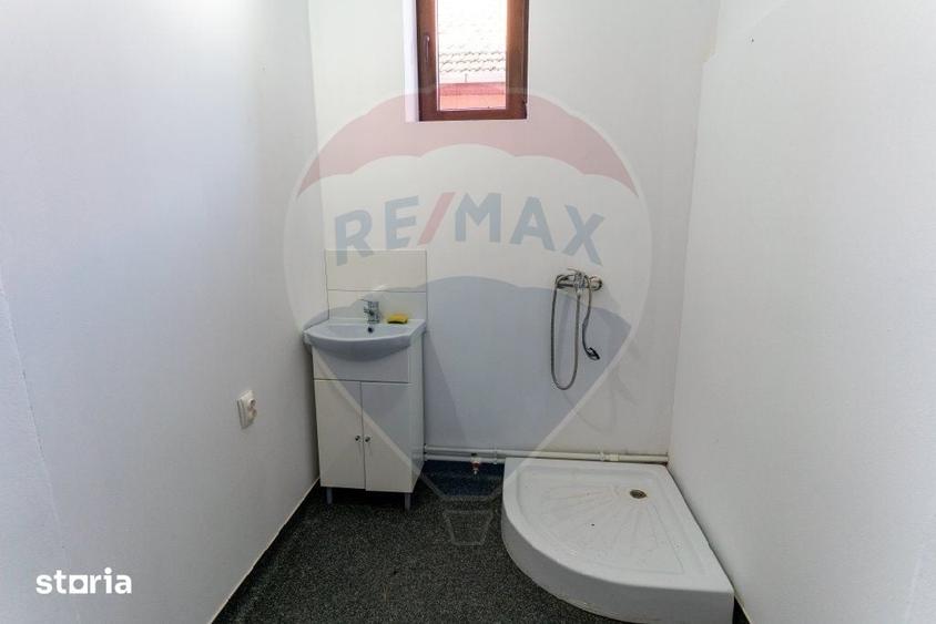 Casă cu 5 camere cu Teren 302 Mp în Central
