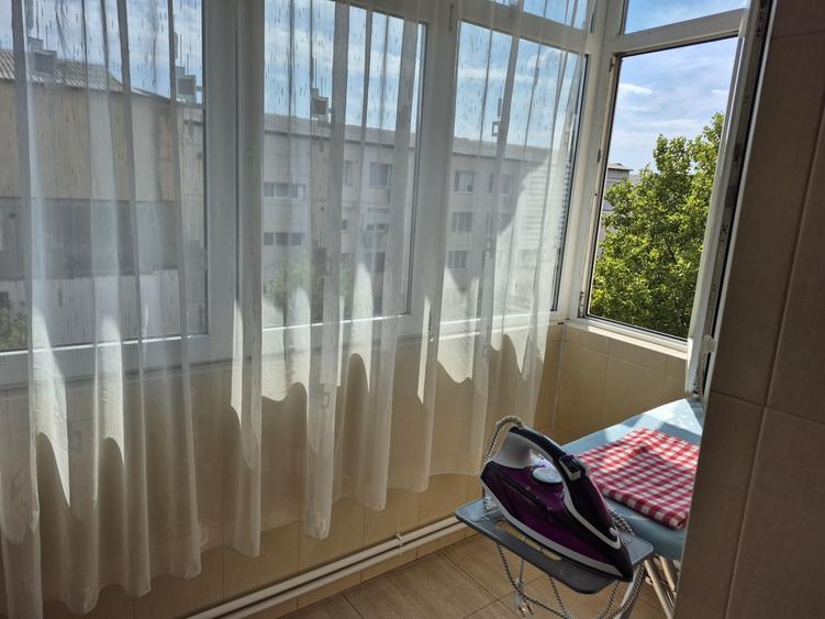Apartament cu 3 camere decomandat în Exterior Vest