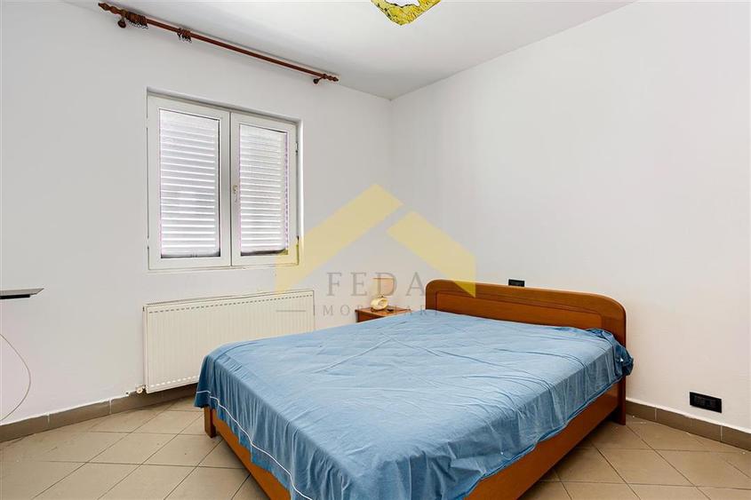 Apartament cu 3 camere semidecomandat în Galșa