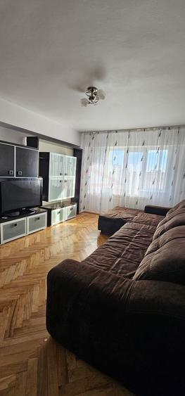 Apartament cu 3 camere decomandat, mobilat în Central