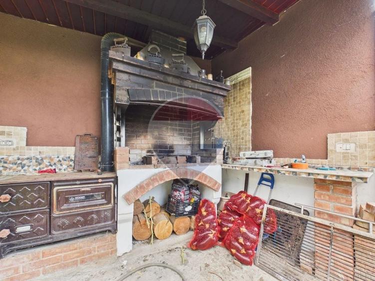 Casă individuală cu 4 camere cu Teren 400 Mp în Central