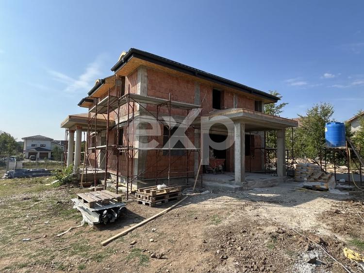 Casă individuală cu 6 camere cu Teren 400 Mp în Corbeanca