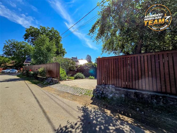 Casă individuală cu 7 camere cu Canalizare în Exterior Est