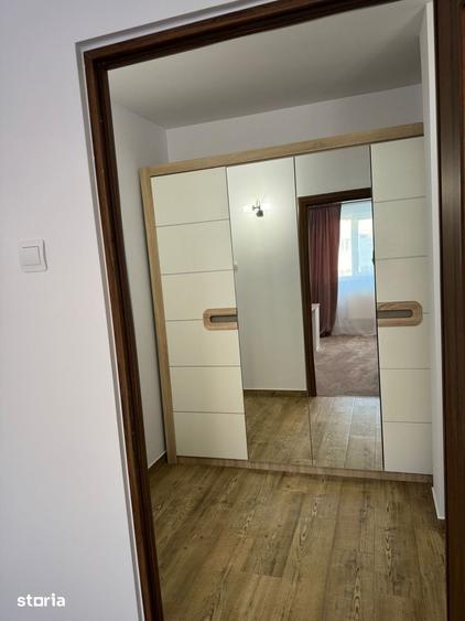 Apartament cu 3 camere decomandat în Podu Roș
