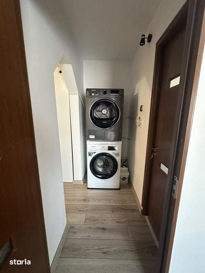 Apartament cu 3 camere decomandat în Craiovița Nouă