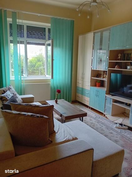 Apartament cu 3 camere decomandat în Obor