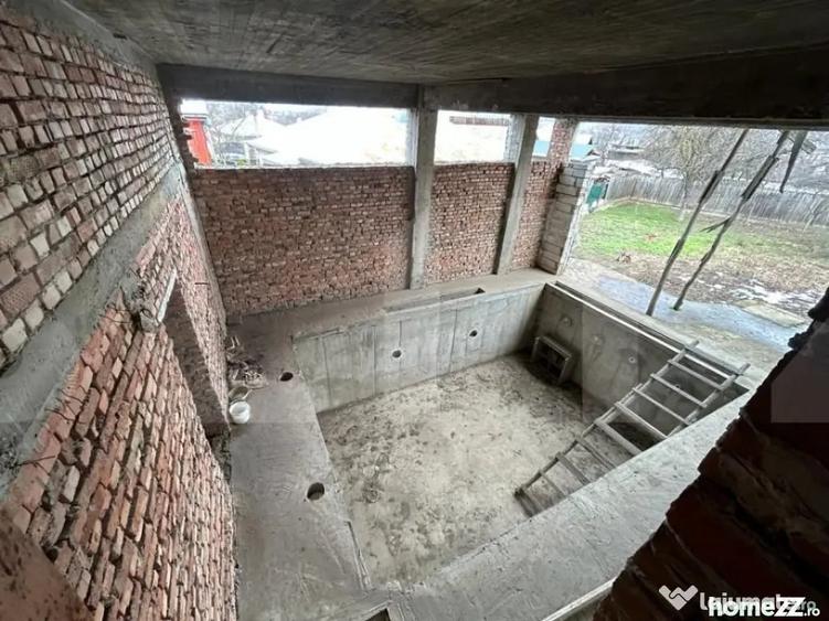 Casă cu 7 camere cu Teren 900 Mp în Dorohoi