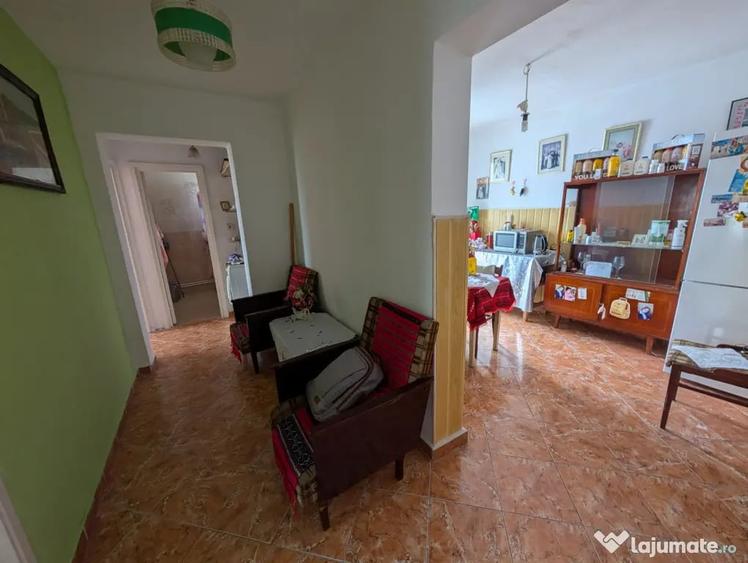 Apartament cu 3 camere decomandat în Alecu Russo