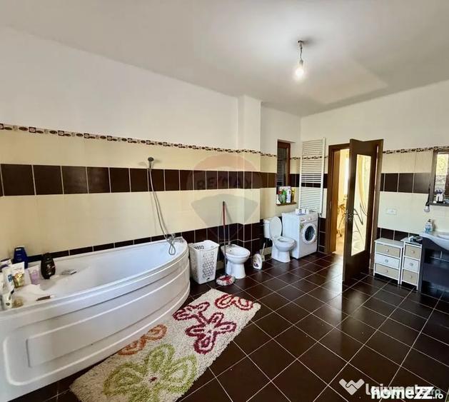 Casă cu 5 camere cu Teren 3400 Mp în Răchitosu