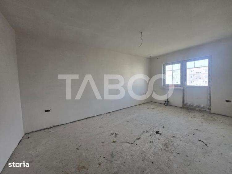 Apartament cu 3 camere decomandat în Valea Aurie