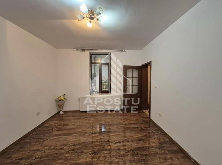 Apartament cu 2 camere semidecomandat, mobilat în Traian