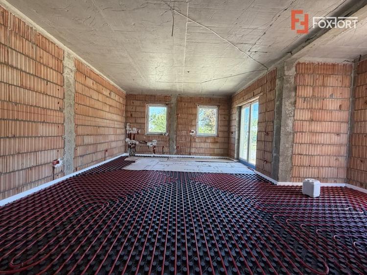 Casă individuală cu 4 camere cu Canalizare în Sânandrei