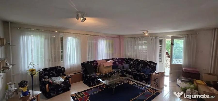 Casă cu 6 camere cu Teren 1000 Mp în Cornu