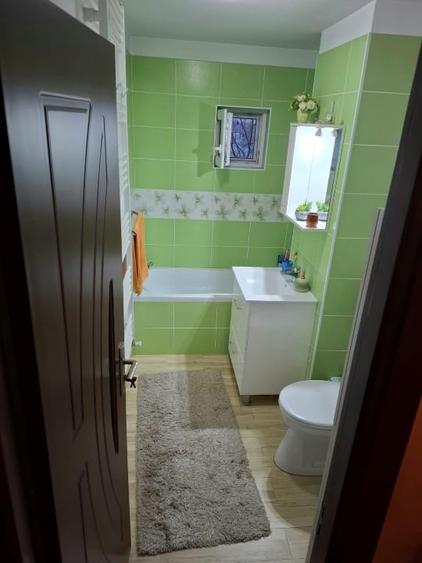 Apartament cu 4 camere decomandat, mobilat în Confecții