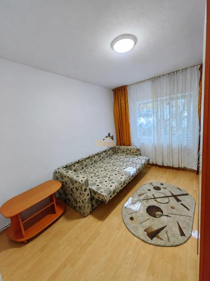 Apartament cu 3 camere decomandat, mobilat în Între Lacuri