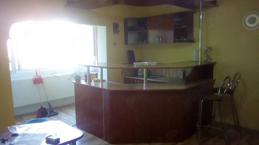 Apartament cu 3 camere decomandat în Rovine