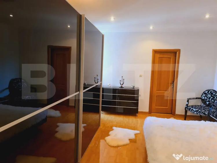 Casă cu 7 camere cu Teren 700 Mp în Central