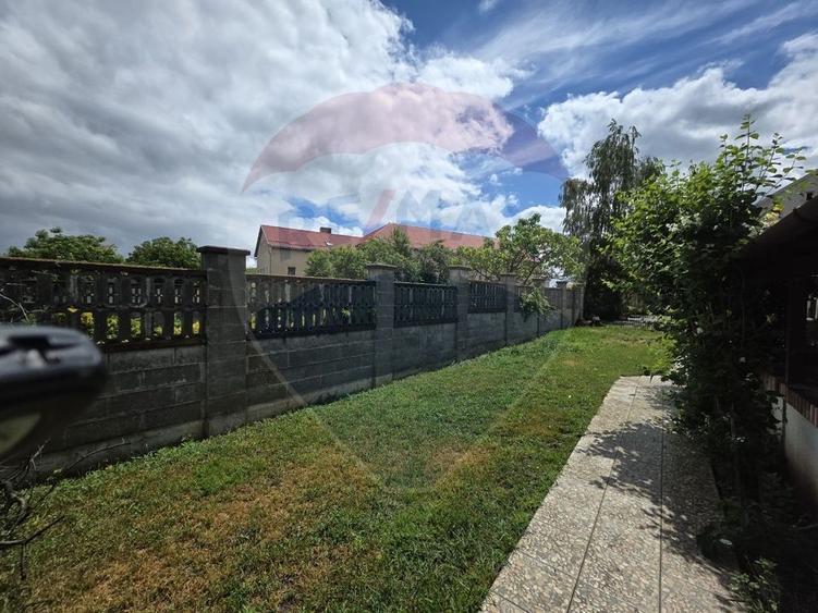Casă individuală cu 4 camere cu Teren 647 Mp în Aradul Nou