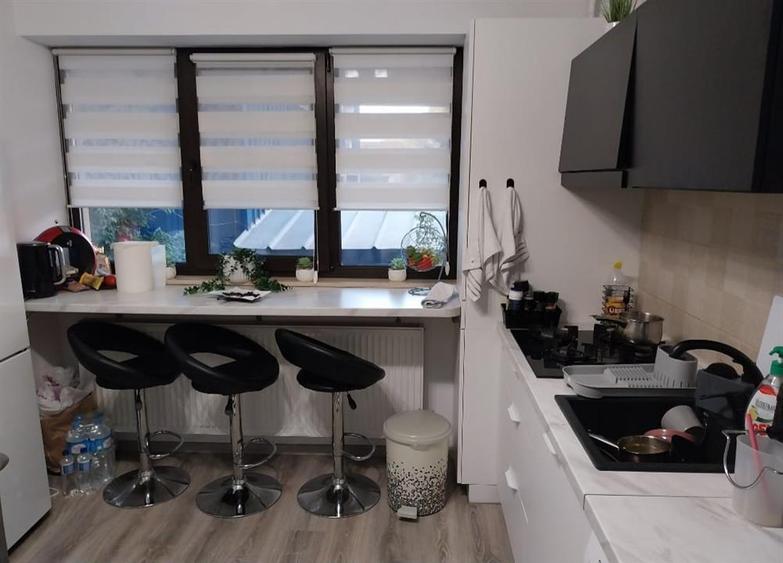 Apartament cu 2 camere decomandat, mobilat în Baza 3