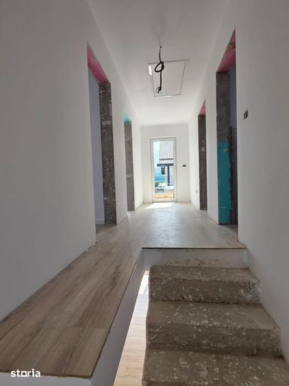 Casă cu 4 camere cu Teren 400 Mp în Central