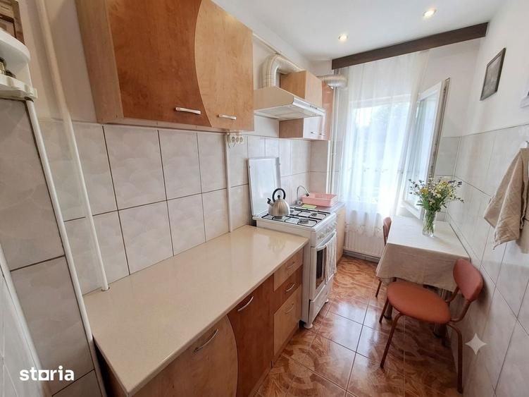 Apartament cu 3 camere semidecomandat în Cornișa