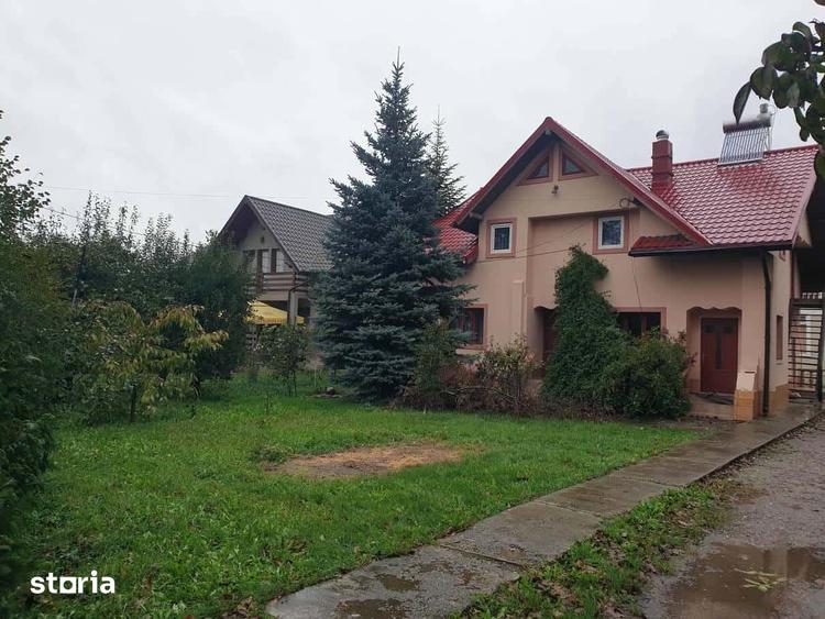 Casă cu Teren 1800 Mp în Vadu Moldovei