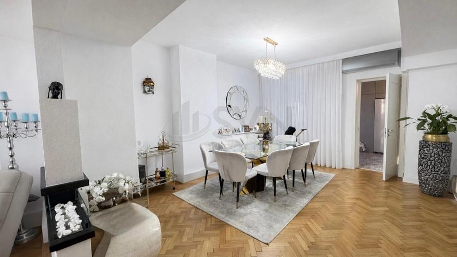 Apartament cu 4 camere semidecomandat, mobilat în Capitale