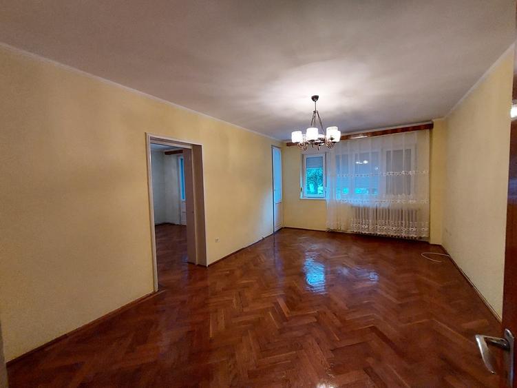 Apartament cu 3 camere decomandat în Bălcescu