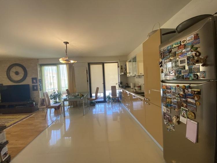 Apartament cu 4 camere decomandat, mobilat în Unirii