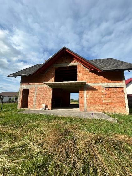 Casă individuală cu 4 camere cu Teren 2047 Mp în Bivolăria