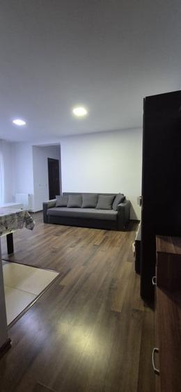 Apartament cu 3 camere semidecomandat, mobilat în Florești — fotografia 2