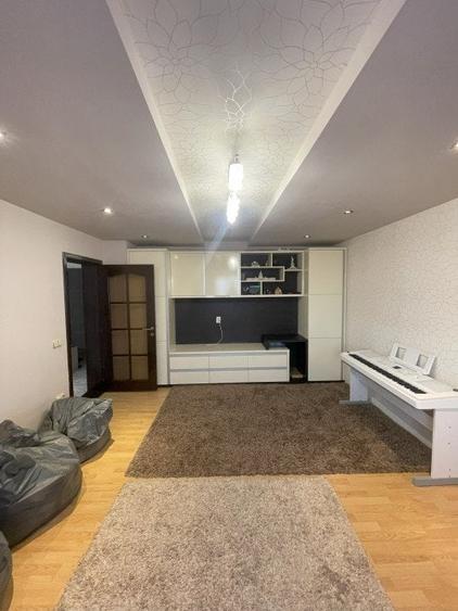 Apartament cu 3 camere decomandat, mobilat în Săsar