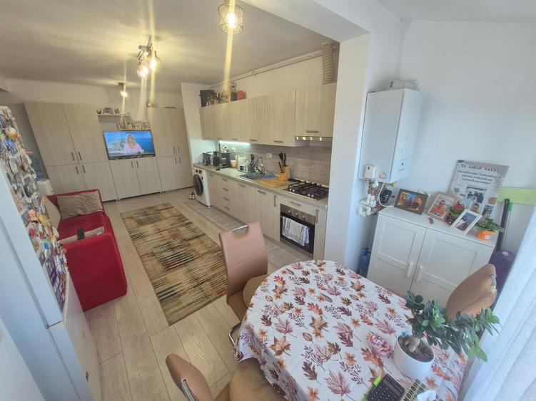 Apartament cu 3 camere decomandat în Șagului