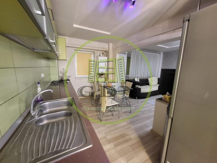 Apartament cu 3 camere, mobilat în Craiovița Nouă