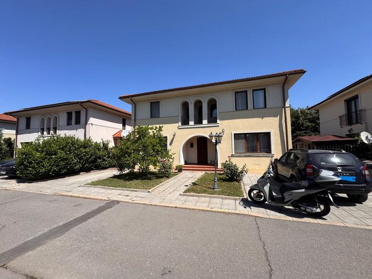 Casă individuală cu 5 camere cu Teren 500 Mp în Domnești