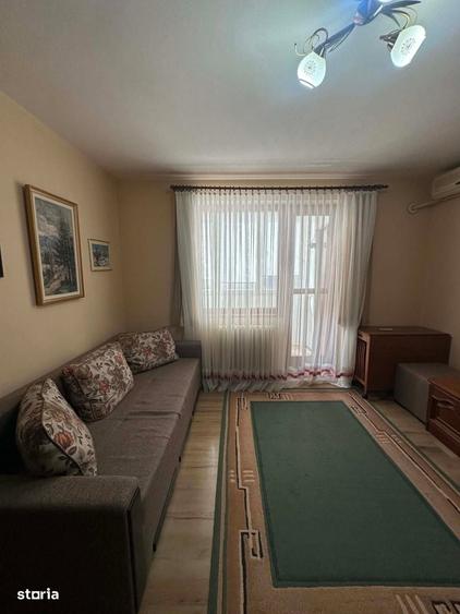 Apartament cu 3 camere semidecomandat în Careiului
