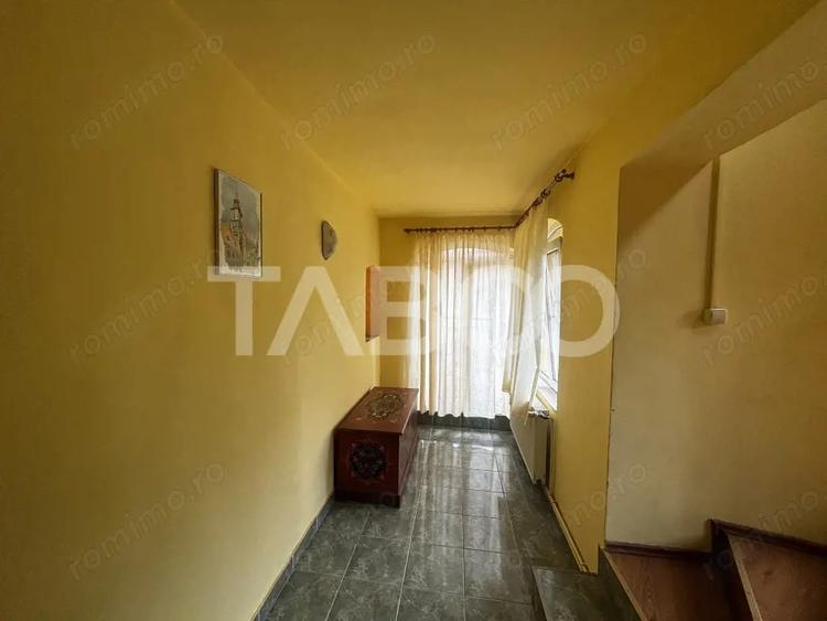 Casă cu 5 camere cu Teren 250 Mp în Cisnădioara