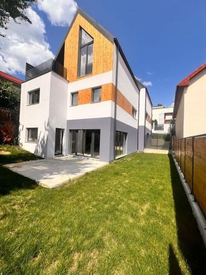 Duplex cu 4 camere cu Canalizare în Dâmbul Rotund