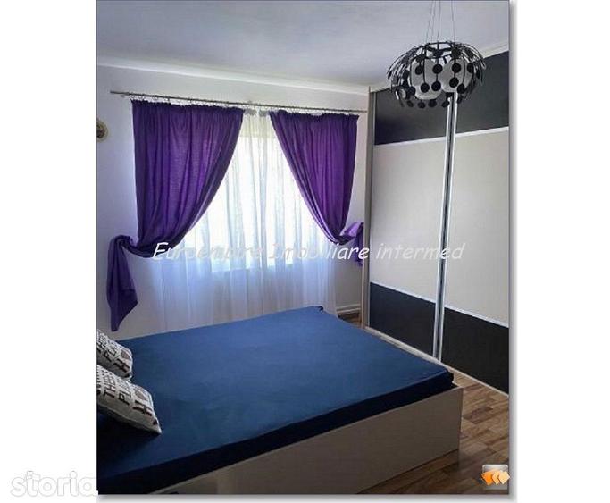 Apartament cu 3 camere decomandat, mobilat în Central