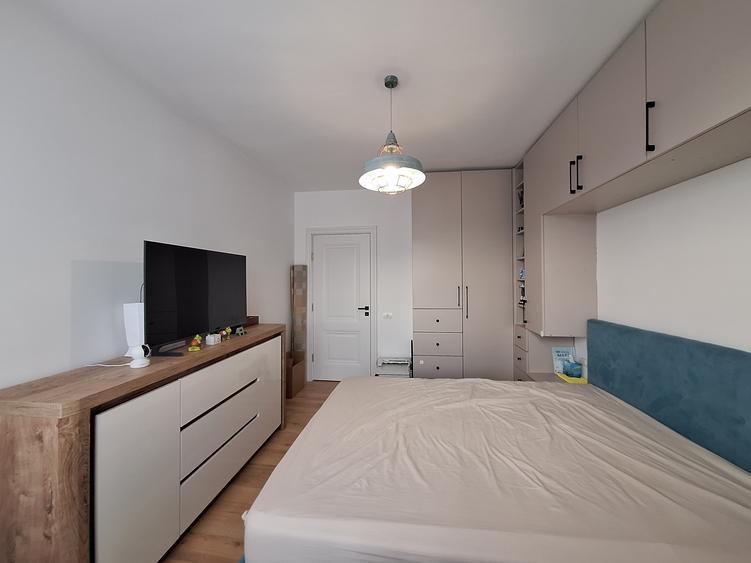 Apartament cu 3 camere semidecomandat, mobilat în Florești